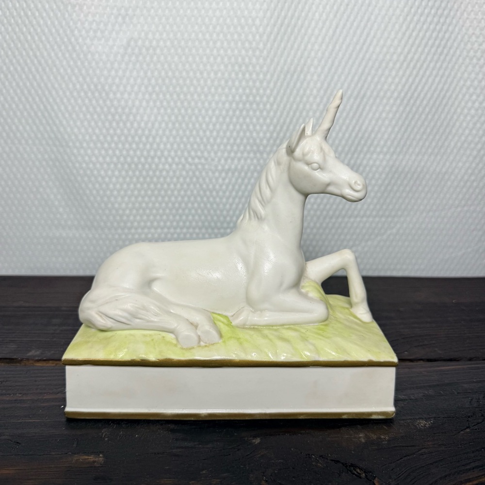Vintage White Unicorn Decorative Music Box